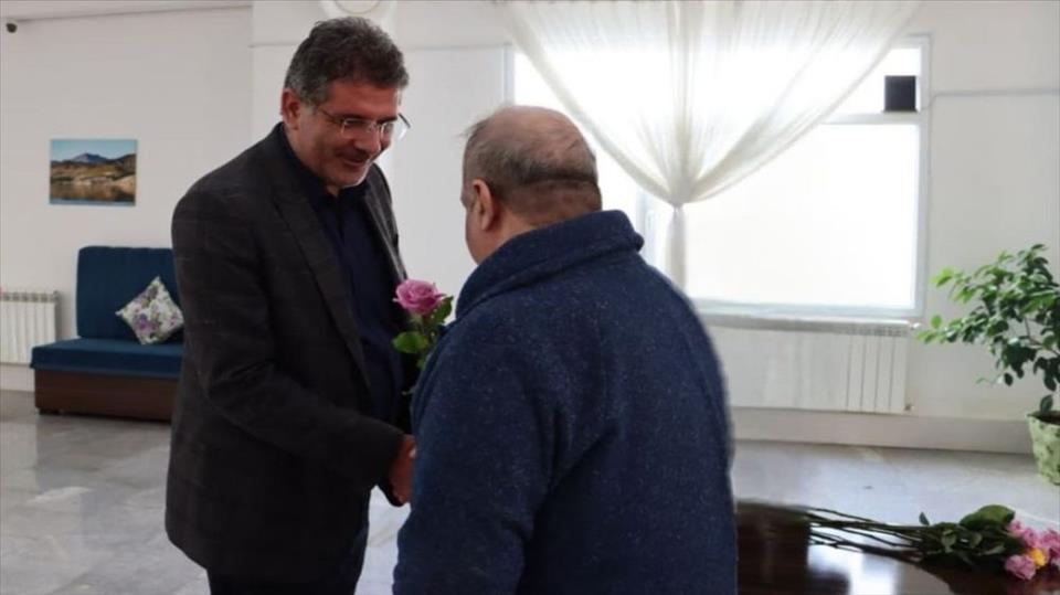دیدار شهردار و اعضای شورای اسلامی شهر با سالمندان